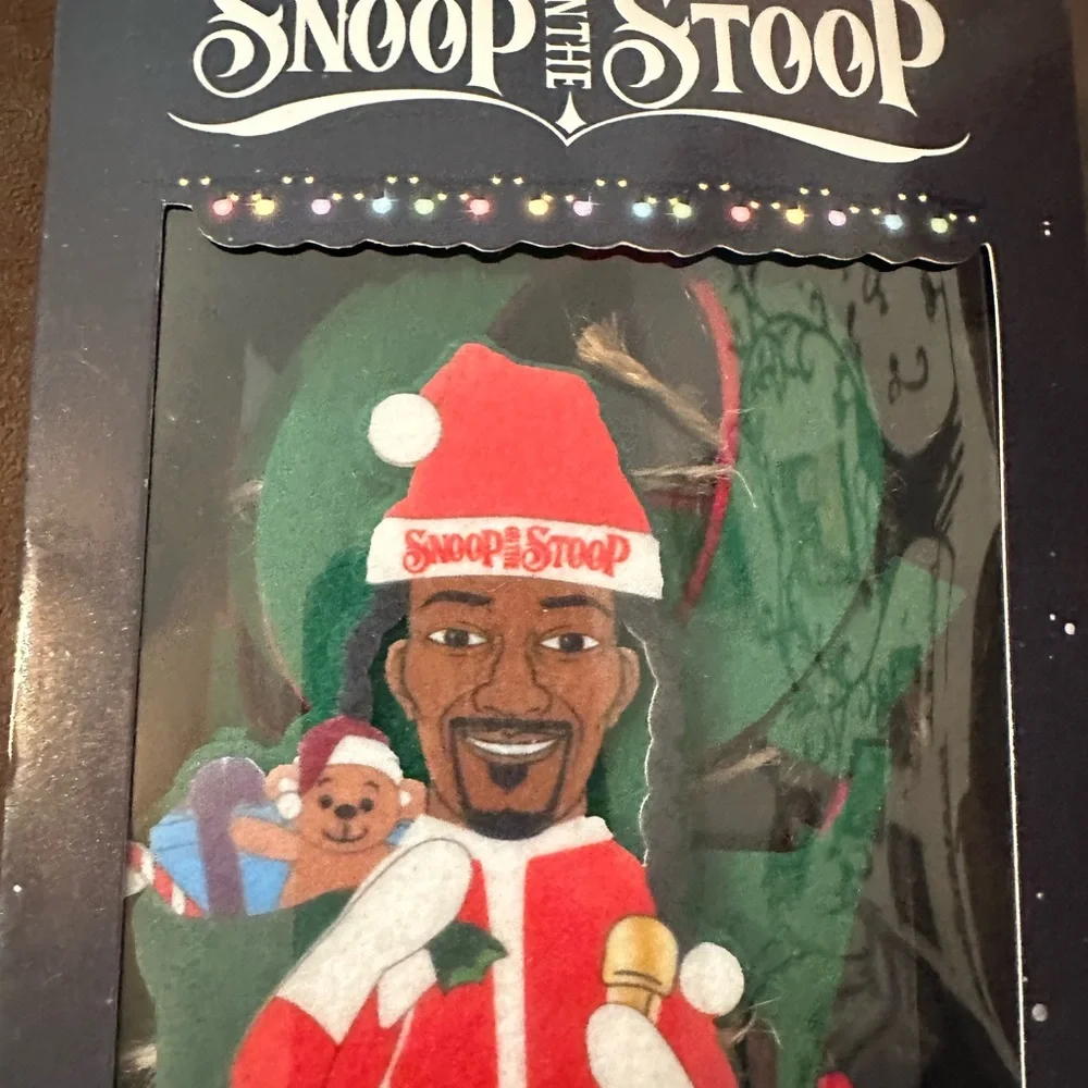 Snoop Dogg Christmas Garland